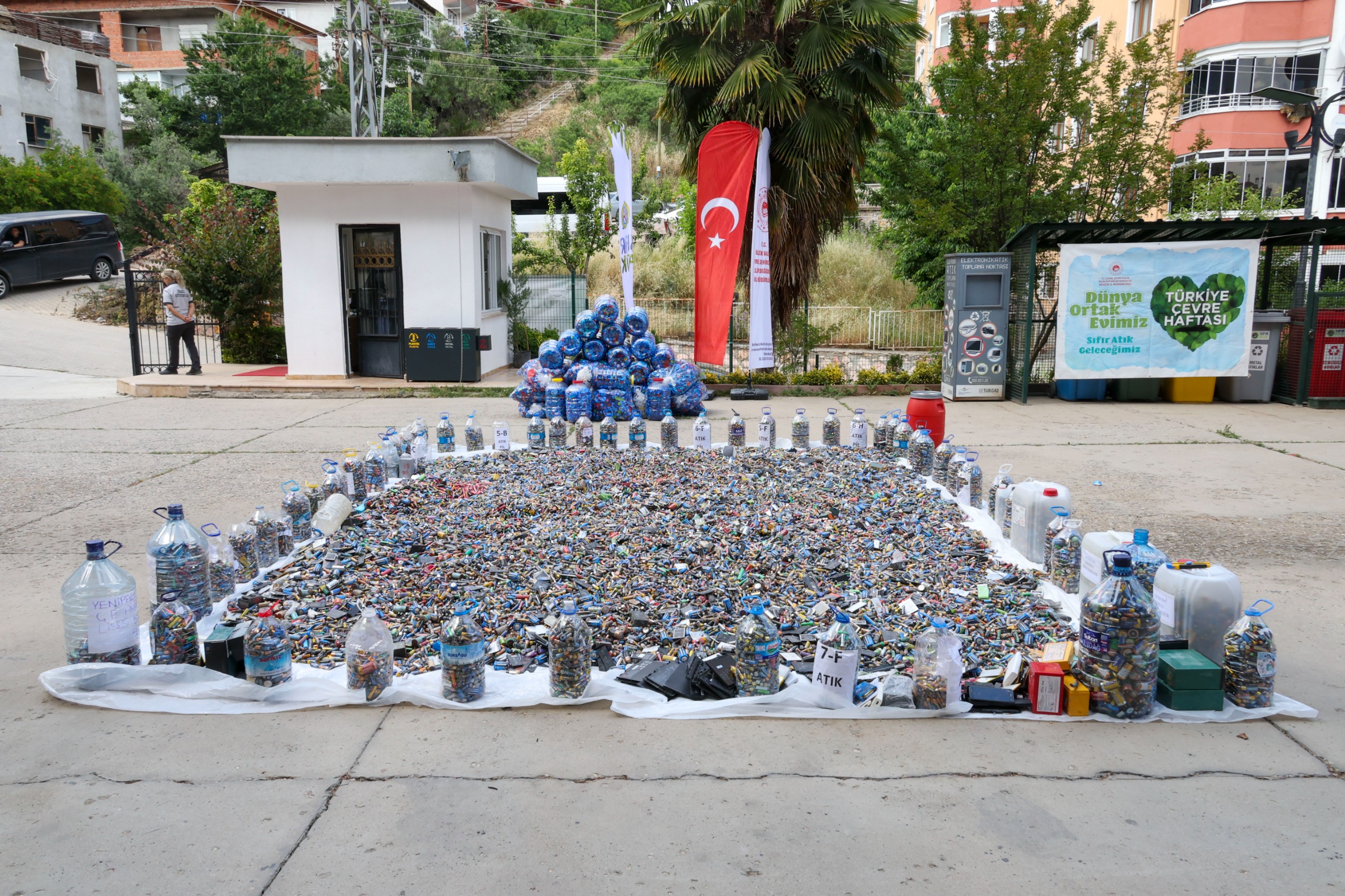 25-ton-atik-pil-toplanarak-geri-donusume-kazandirildi.jpg