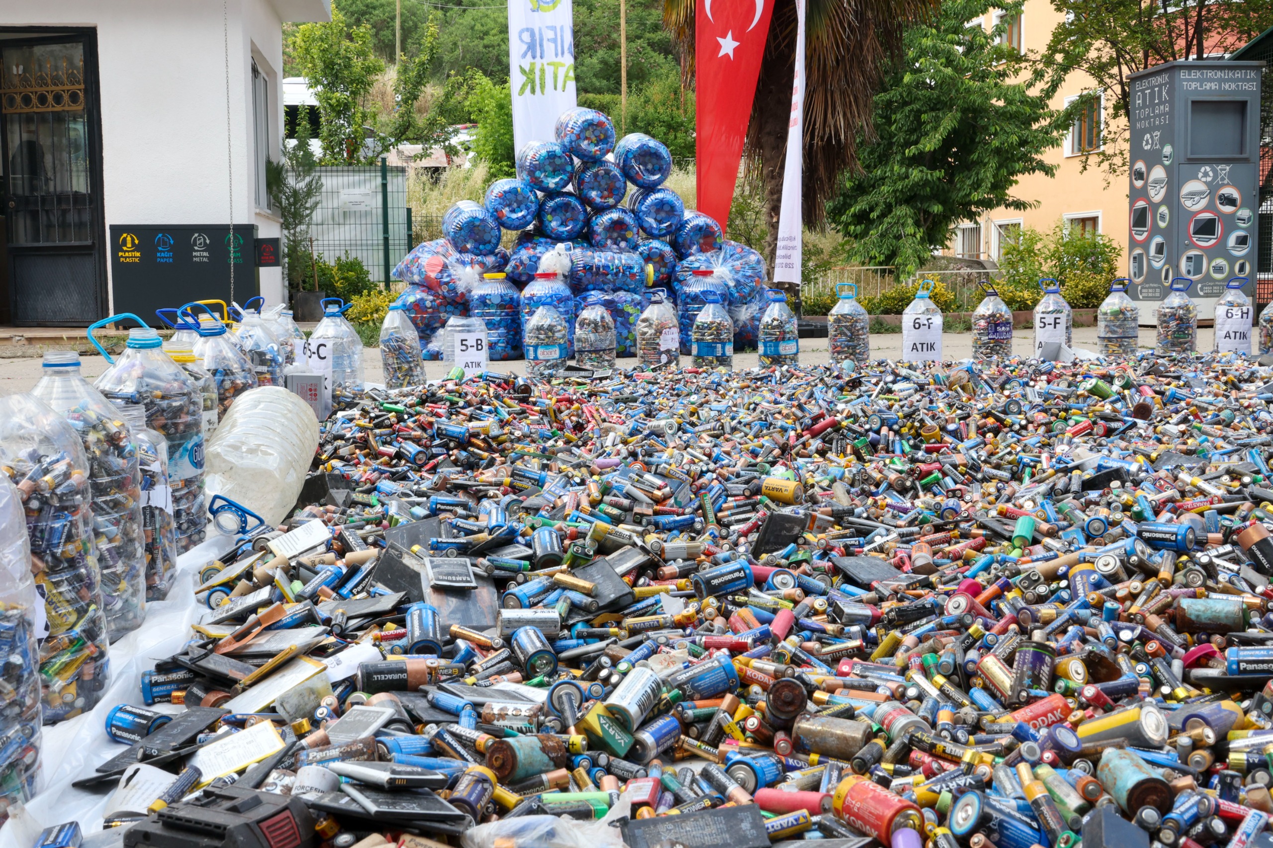 25-ton-atik-pil-toplanarak-geri-donusume-kazandirildi1.jpg