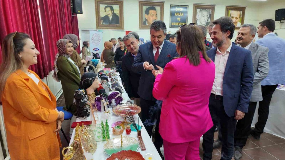 Halk Eğitim Merkezi Yıl Sonu Sergisi Göz Kamaştırdı