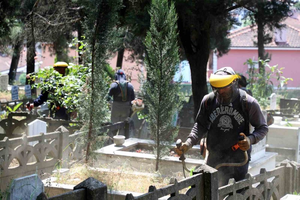 Mezarlıklar Bayram Ziyaretine Hazırlanıyor