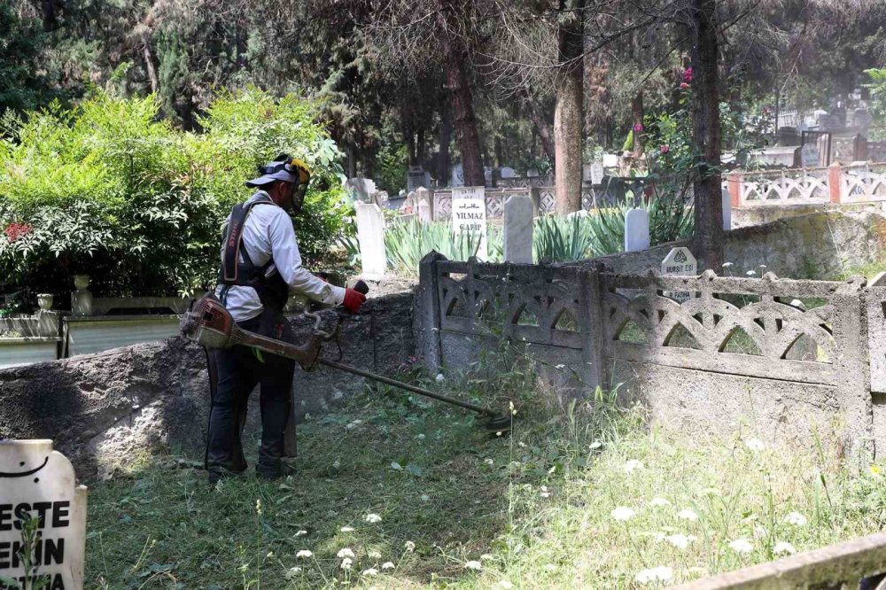 Mezarlıklar Bayram Ziyaretine Hazırlanıyor