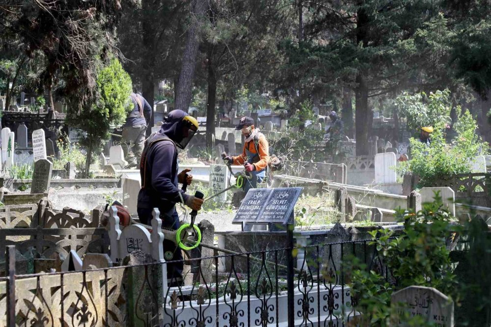 Mezarlıklar Bayram Ziyaretine Hazırlanıyor