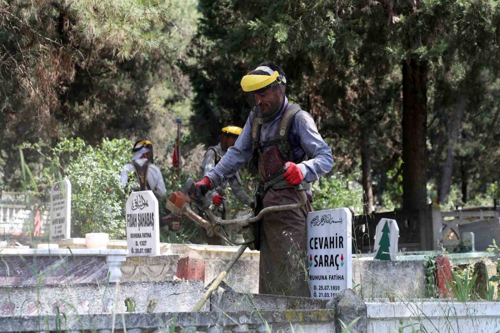 Mezarlıklar Bayram Ziyaretine Hazırlanıyor