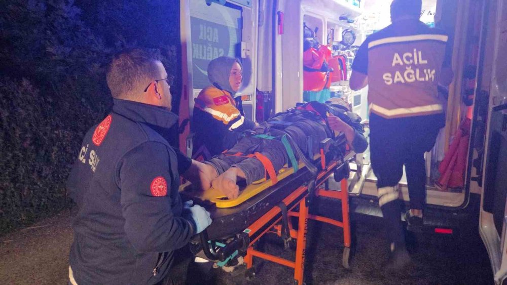 Motosiklet İle Otomobil Çarpıştı 1 Kişi Yaralandı