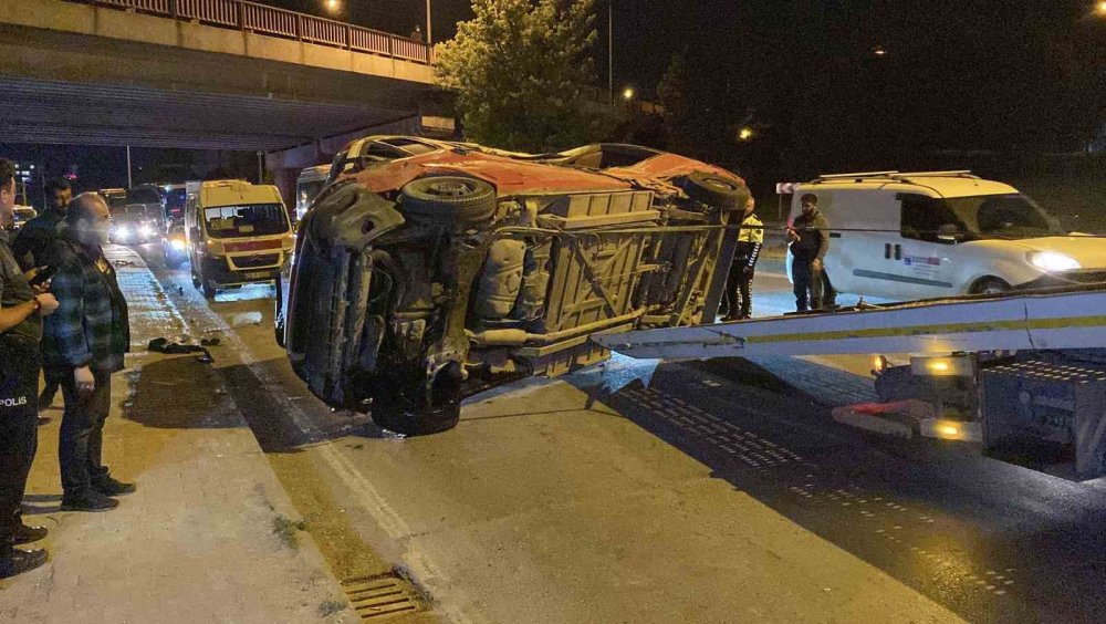 Takla Atan Minibüs Hurdaya Döndü: 1 Yaralı