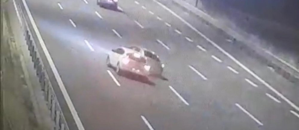 9 Yaşındaki Çocuk Taklalar Atan Otomobilden Yola Savruldu
