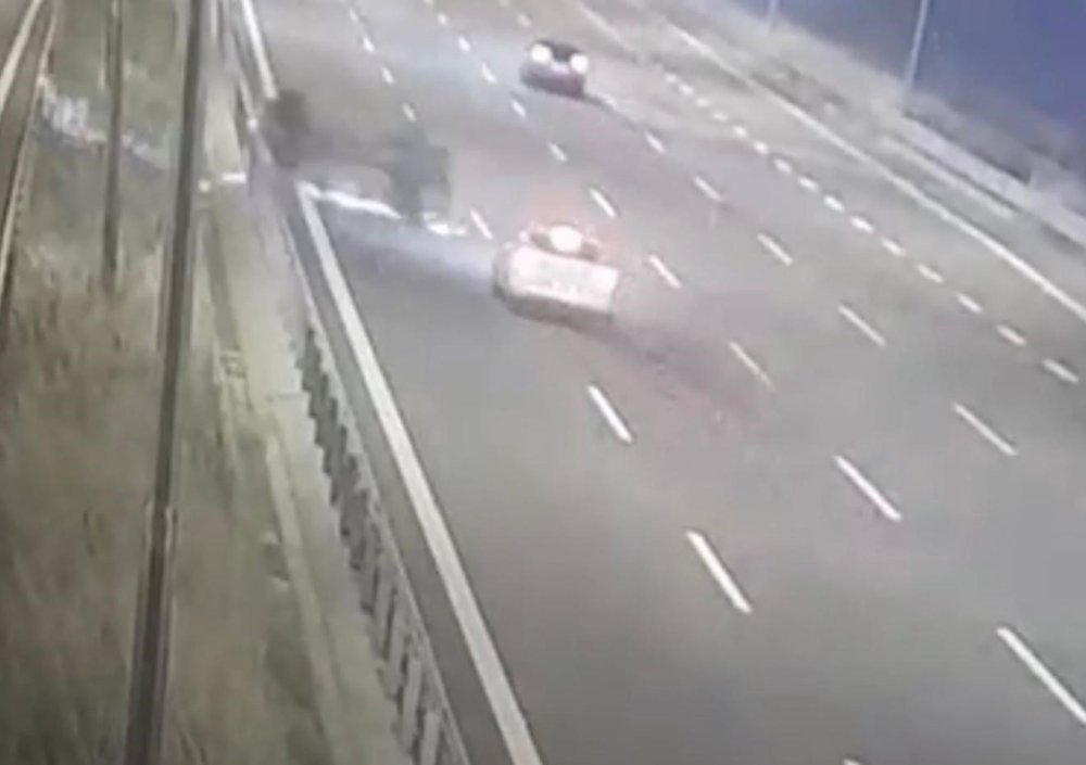 9 Yaşındaki Çocuk Taklalar Atan Otomobilden Yola Savruldu