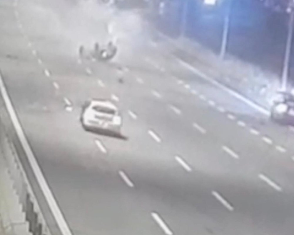 9 Yaşındaki Çocuk Taklalar Atan Otomobilden Yola Savruldu
