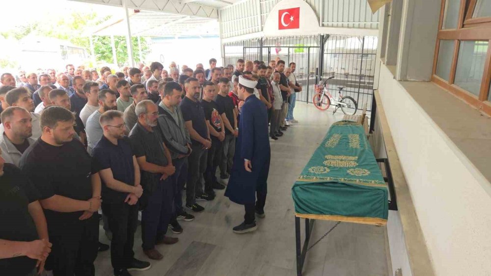 Bağ Evinde Balta İle Öldürülen 25 Yaşındaki Genç Toprağa Verildi