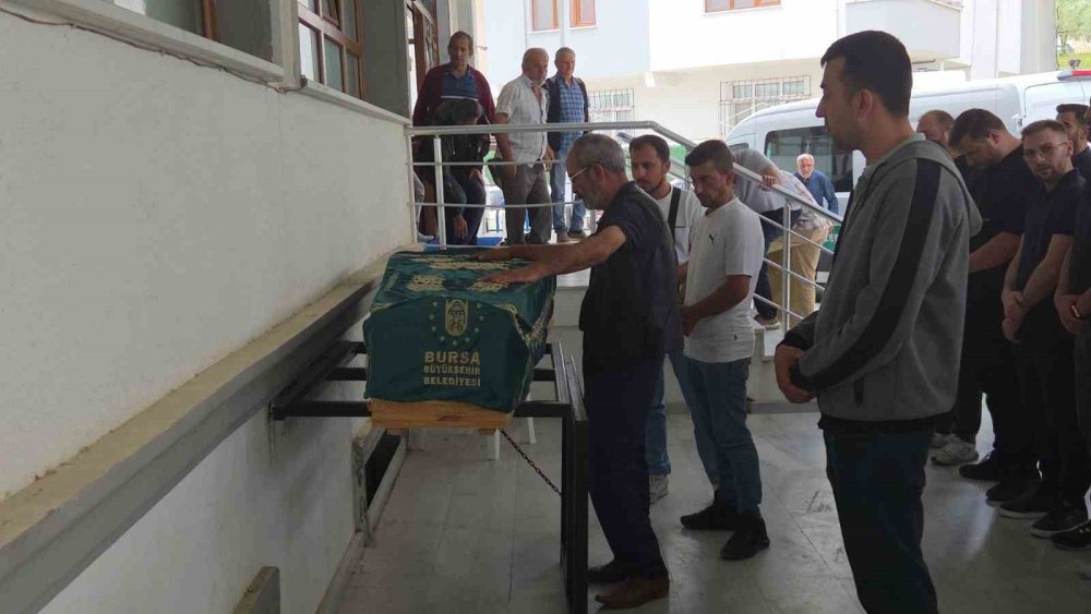 Bağ Evinde Balta İle Öldürülen 25 Yaşındaki Genç Toprağa Verildi