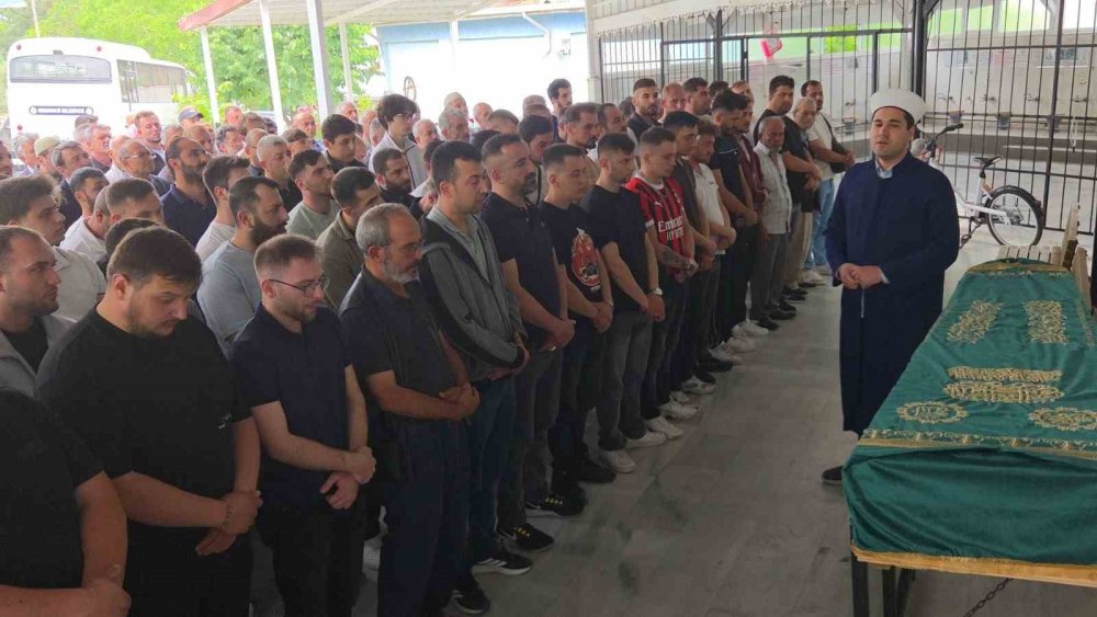 Bağ Evinde Balta İle Öldürülen 25 Yaşındaki Genç Toprağa Verildi