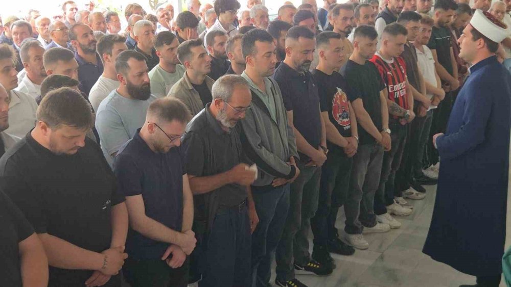 Bağ Evinde Balta İle Öldürülen 25 Yaşındaki Genç Toprağa Verildi