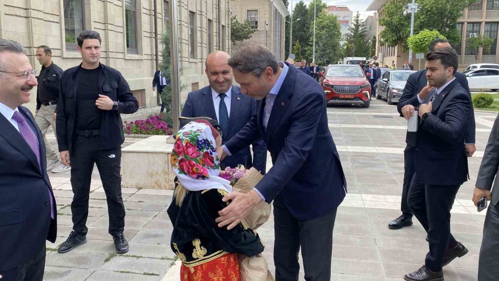 Bakan Bayraktar'dan Valilik Ziyareti
