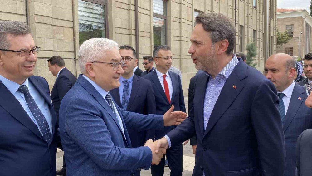Bakan Bayraktar'dan Valilik Ziyareti