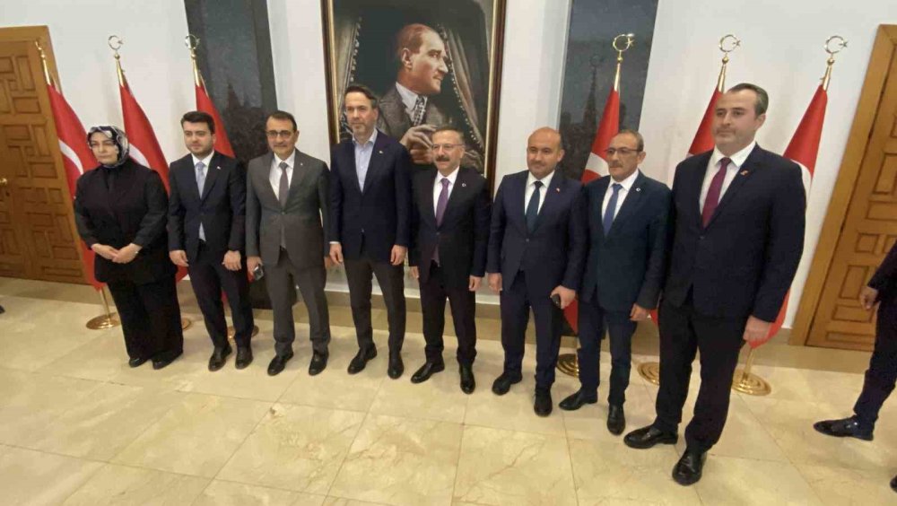 Bakan Bayraktar'dan Valilik Ziyareti