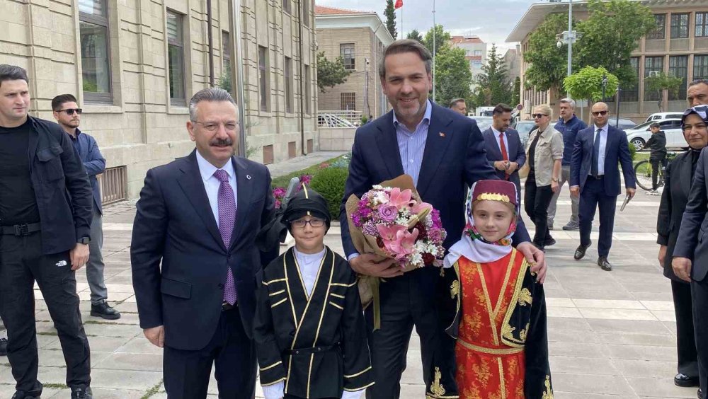 Bakan Bayraktar'dan Valilik Ziyareti