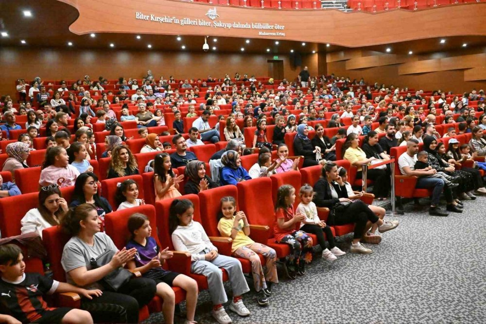 Belediye Tiyatrosu, Minik Kalplere Dokundu
