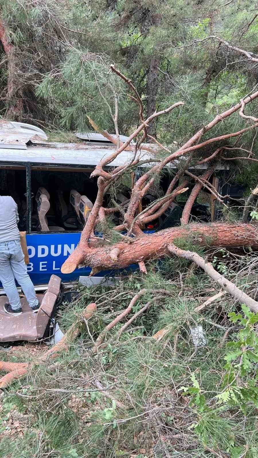 Midibüs Şarampole Uçtu: 28 Yaralı