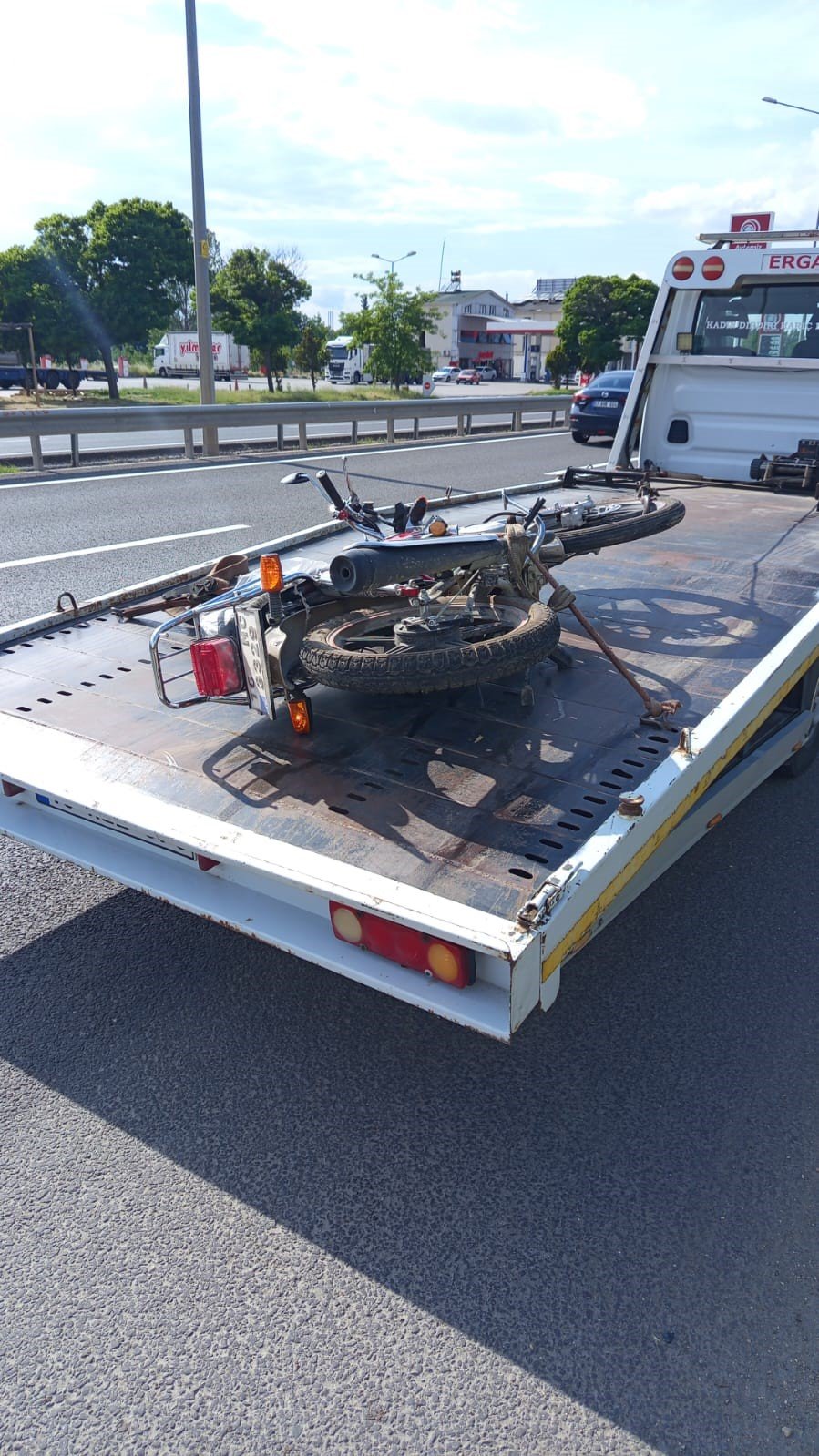Otomobil İle Motosiklet Çarpıştı