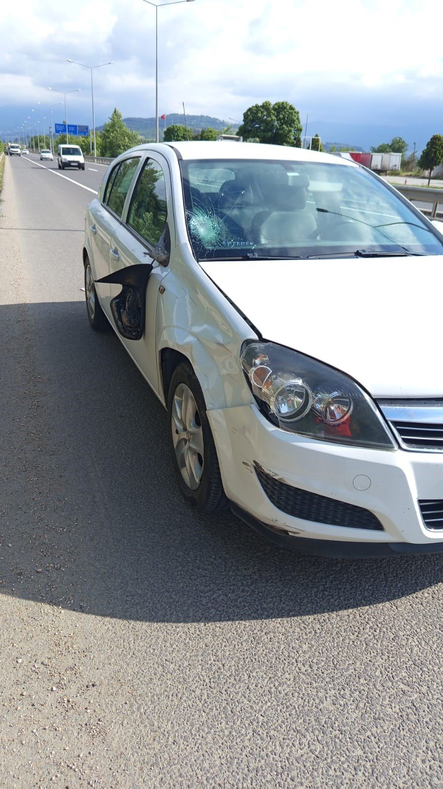Otomobil İle Motosiklet Çarpıştı