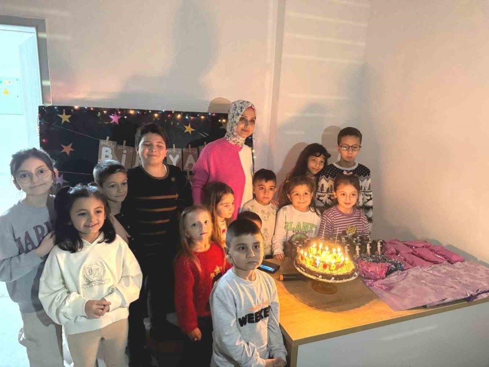 Birsen Öğretmen Gerçekleştirdiği Etkinliklerle Herkesin Takdirini Kazandı
