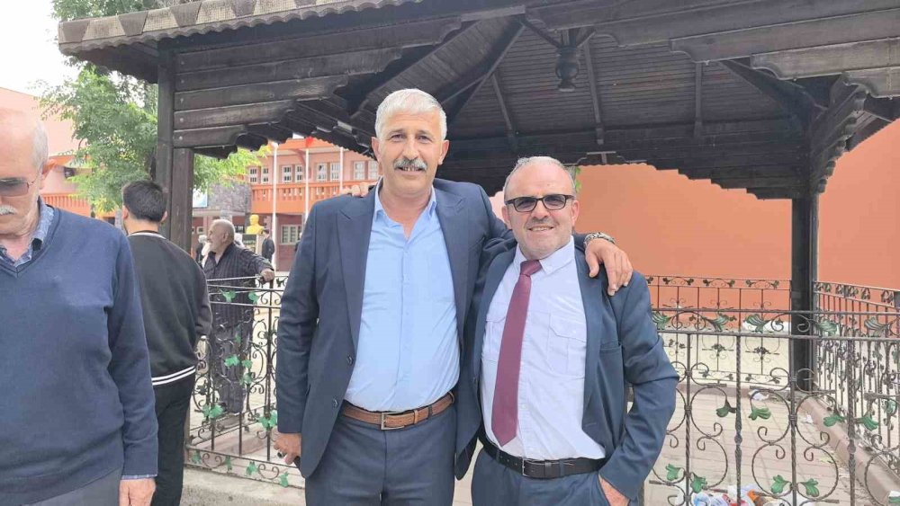 Muhtarlığı Kazandı, Sevincini Çiftetelli Oynayarak Kutladı