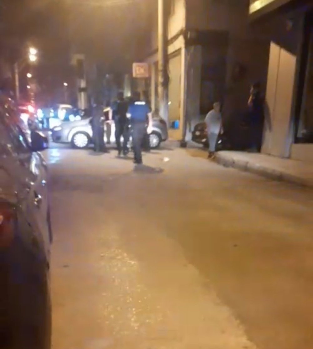 Sokak Ortasında Film Gibi Olay: Kaputa Asılan Kadın Araçla Birlikte Sürüklendi