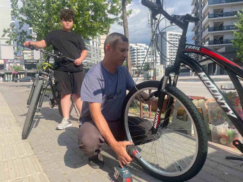 Yaz Geldi Çocuklar Dört Gözle Yolunu Gözlüyor