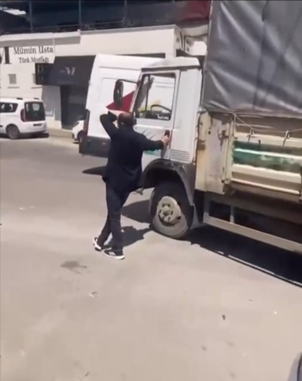 Çaldığı Kamyonla Kaza Yapan Kadın Suçüstü Yakalandı