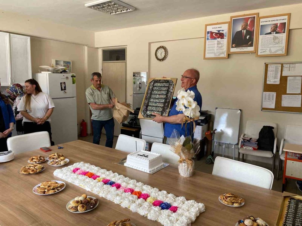 Emekliye Ayrılacak Okul Müdürüne Şaşırtan Tören