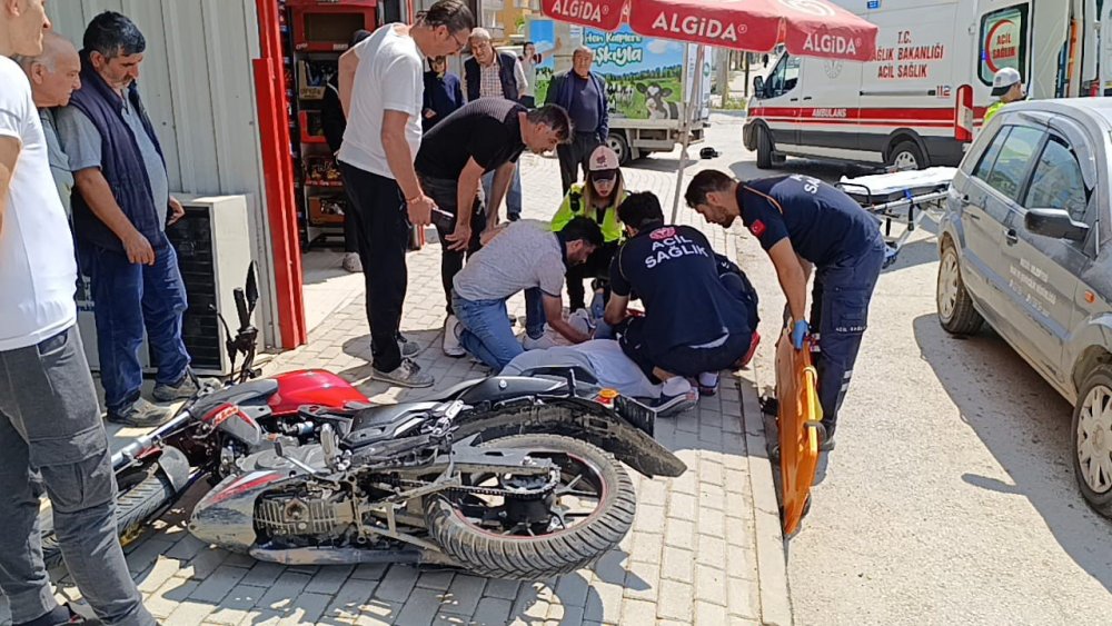 Otomobilin Çarptığı Motosikletli Yaralandı