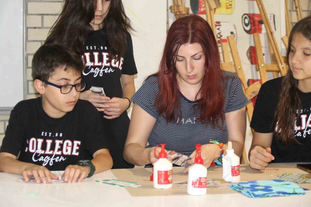 Atık Kumaşlardan Kitap Ayracı Üretiyorlar
