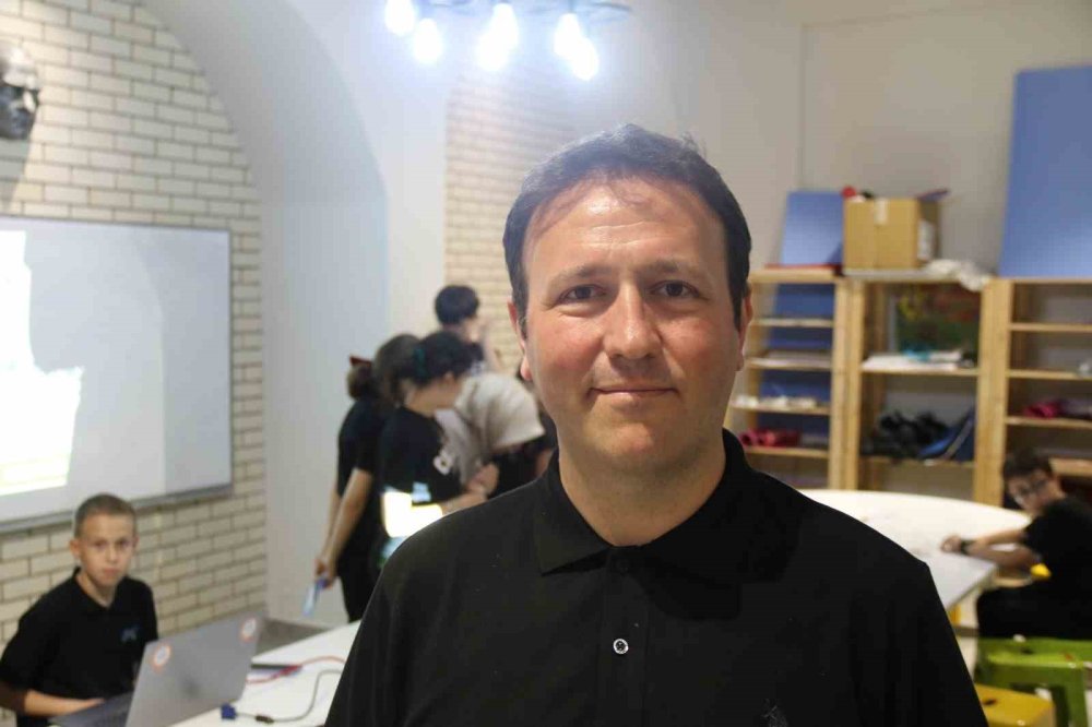 Atık Kumaşlardan Kitap Ayracı Üretiyorlar