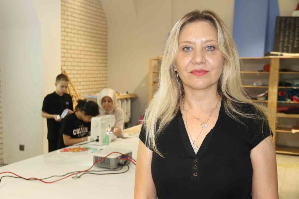 Atık Kumaşlardan Kitap Ayracı Üretiyorlar