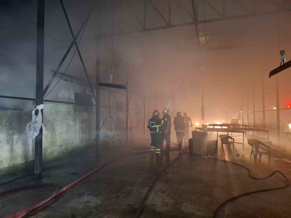 Bayram Öncesi Felaket: Ahırda Çıkan Yangın, Satışı Yapılan 16 Büyükbaşı Telef Etti