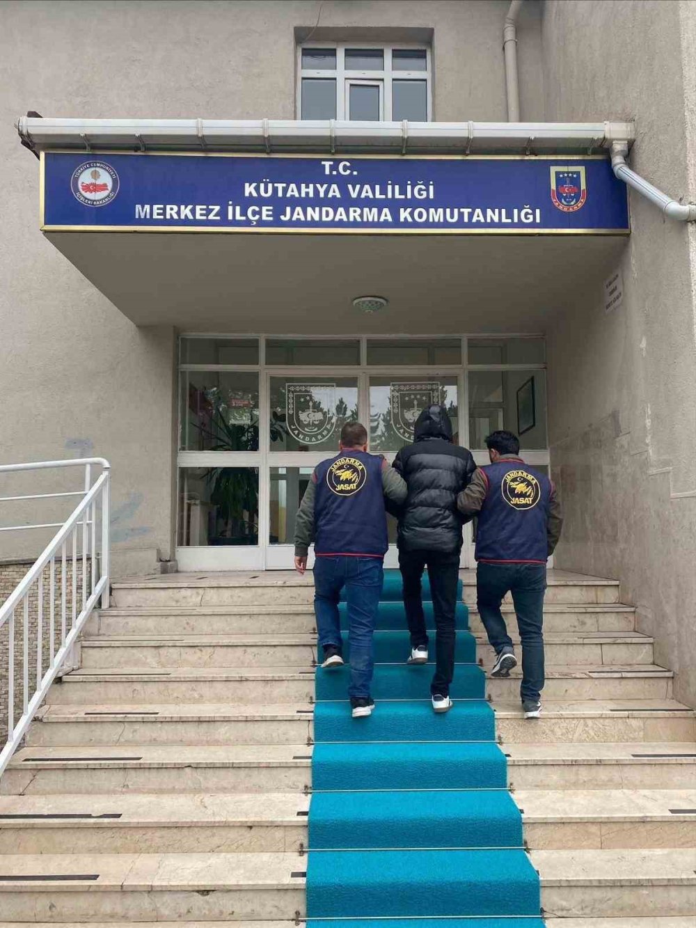 Bir Ayda 85 Aranan Şahıs Yakalandı, 37’si Tutuklandı