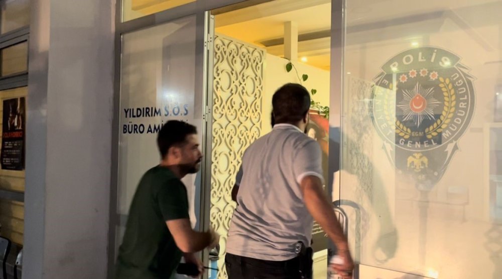 Ekiplerden Kaçmaya Çalışan Aranan Şahsın Yakalanma Anı Kameralara Yansıdı