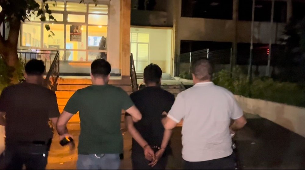 Ekiplerden Kaçmaya Çalışan Aranan Şahsın Yakalanma Anı Kameralara Yansıdı