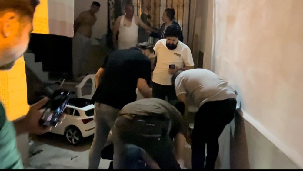 Ekiplerden Kaçmaya Çalışan Aranan Şahsın Yakalanma Anı Kameralara Yansıdı