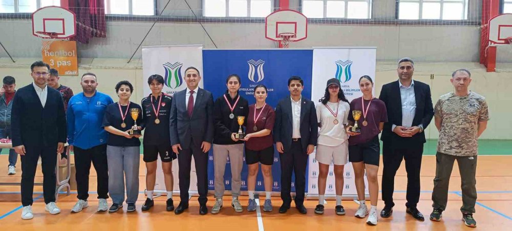 Futsal Turnuvasında Şampiyonlar Ödüllerini Aldı