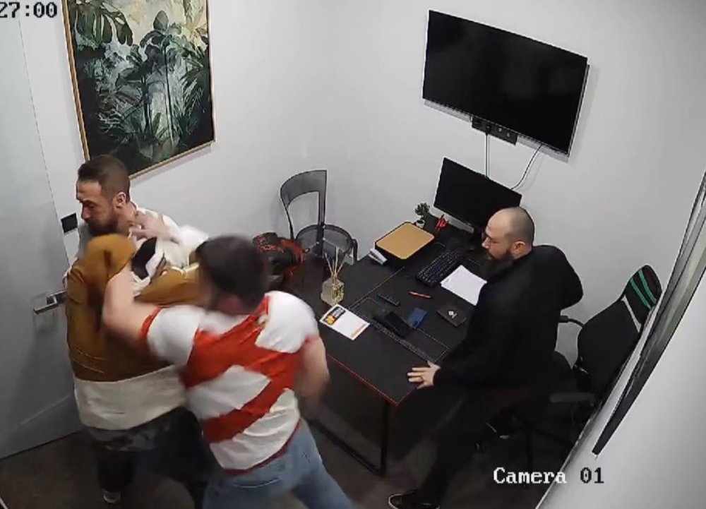 Milli Sporcuya Pusu Kurup, Silah Çektiler Dakikalarca Darp Ettiler