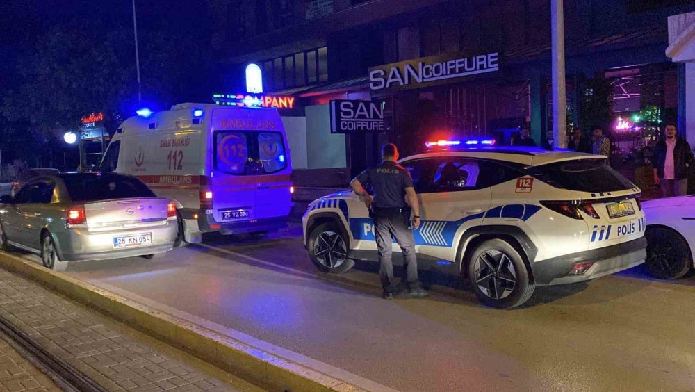 Elindeki Satırla Çevreye Saldıran Şahsa Gözaltı