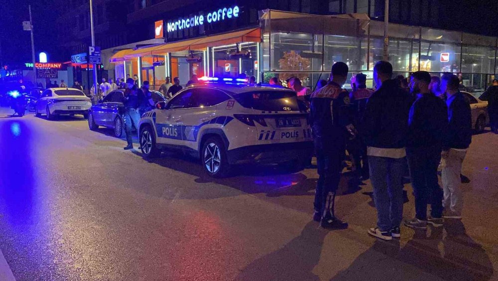 Elindeki Satırla Çevreye Saldıran Şahsa Gözaltı