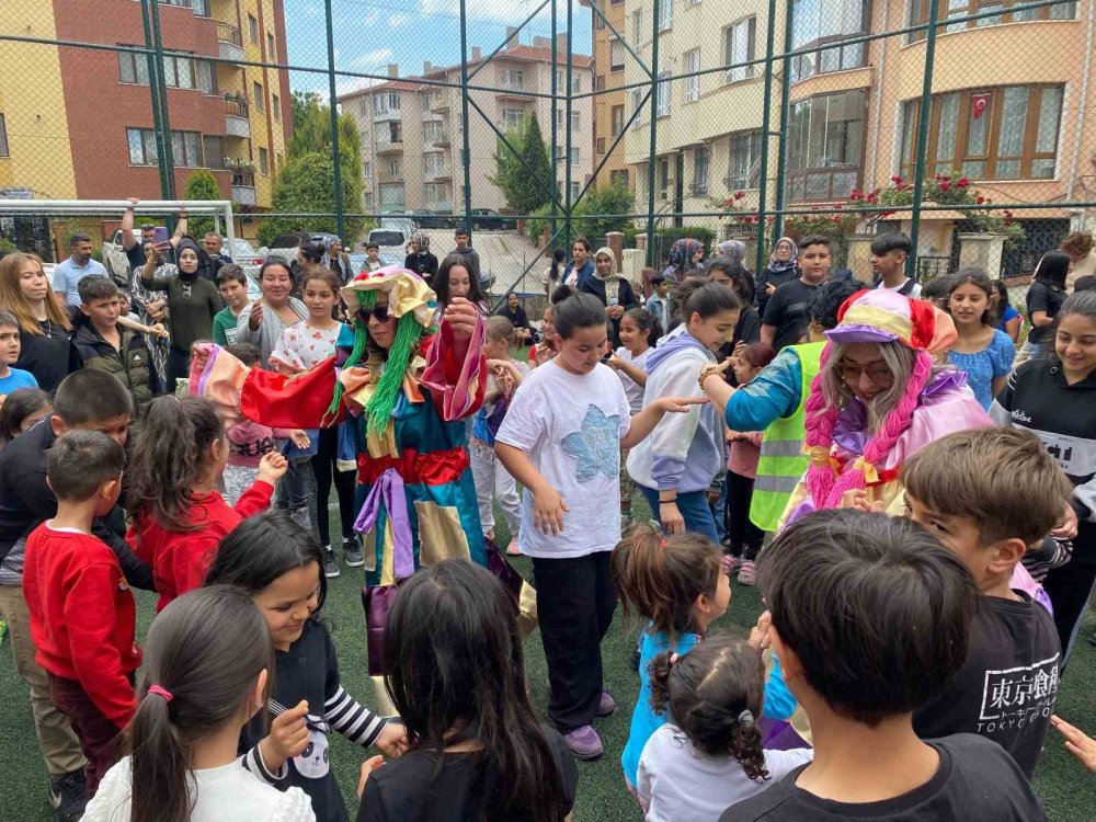 Gönüllüler El Ele, Çocukların Bayramı Şenleniyor
