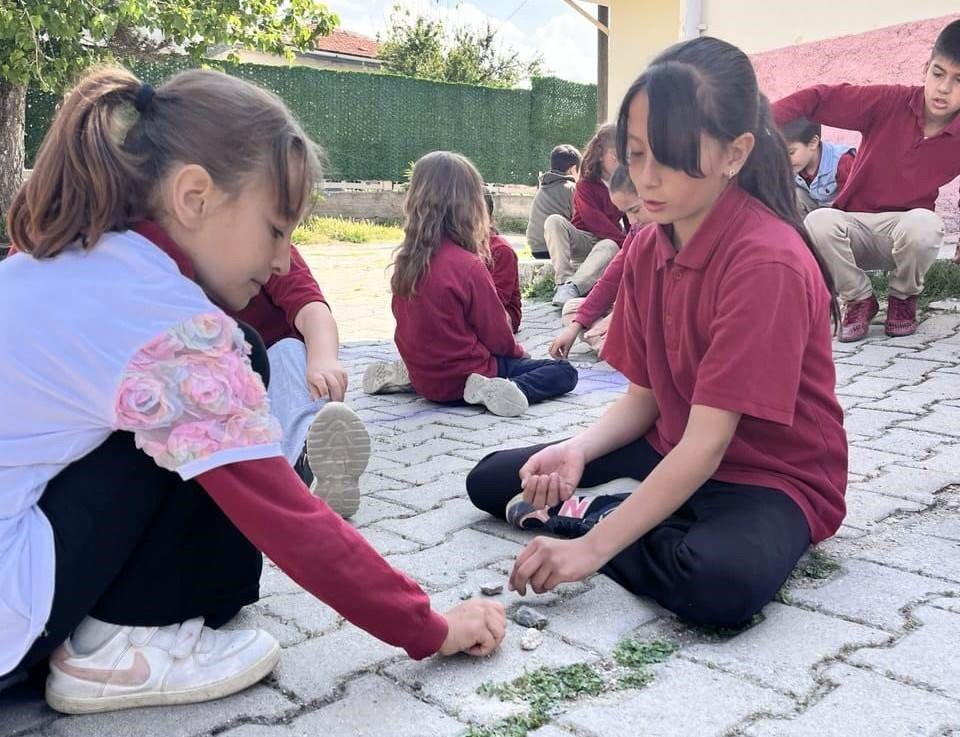 İlk-ortaokulunda Geleneksel Çocuk Oyunları Şenliği Yapıldı