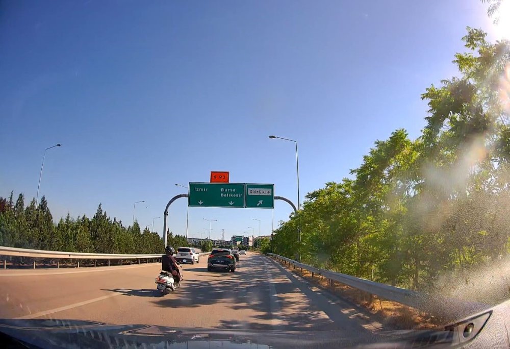 Otobanda Ters Şeritte İlerlemeye Başladı: Tehlikeli Anlar Kamerada