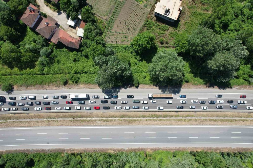 Otoyolda Trafik Zaman Zaman Durma Noktasına Geldi