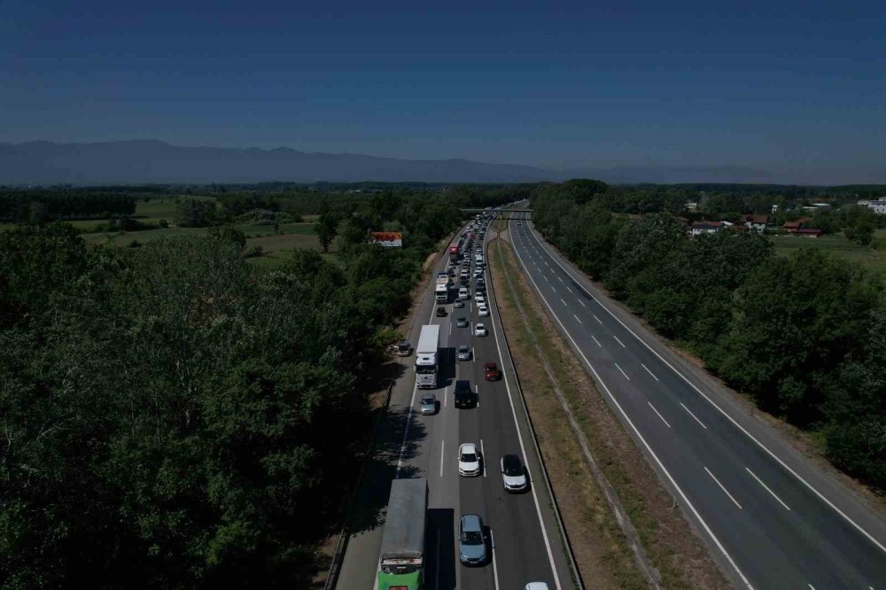 Otoyolda Trafik Zaman Zaman Durma Noktasına Geldi