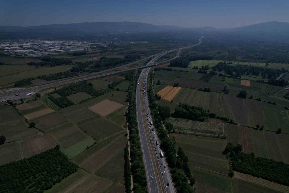 Otoyolda Trafik Zaman Zaman Durma Noktasına Geldi