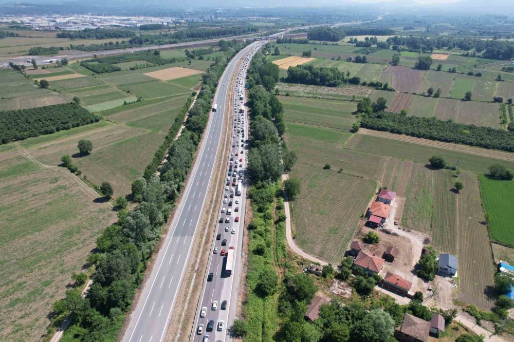 Otoyolda Trafik Zaman Zaman Durma Noktasına Geldi